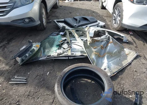 2017 Ford Escape Titanium z USA, uszkodzony, nr VIN 1FMCU9JD3HUD80510